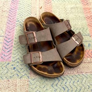 Birkenstock 2 strap size 7/37